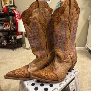 Women’s Corral Vintage Pointed Toe Boots - Size 8